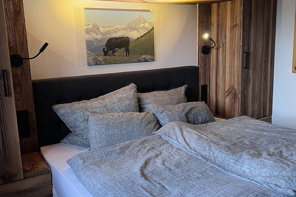 Ganze Wohnung, Ferienwohnung im Wallis im autofreien Grächen vor traumhafter Bergkulisse in Grächen, Walliser Alpen