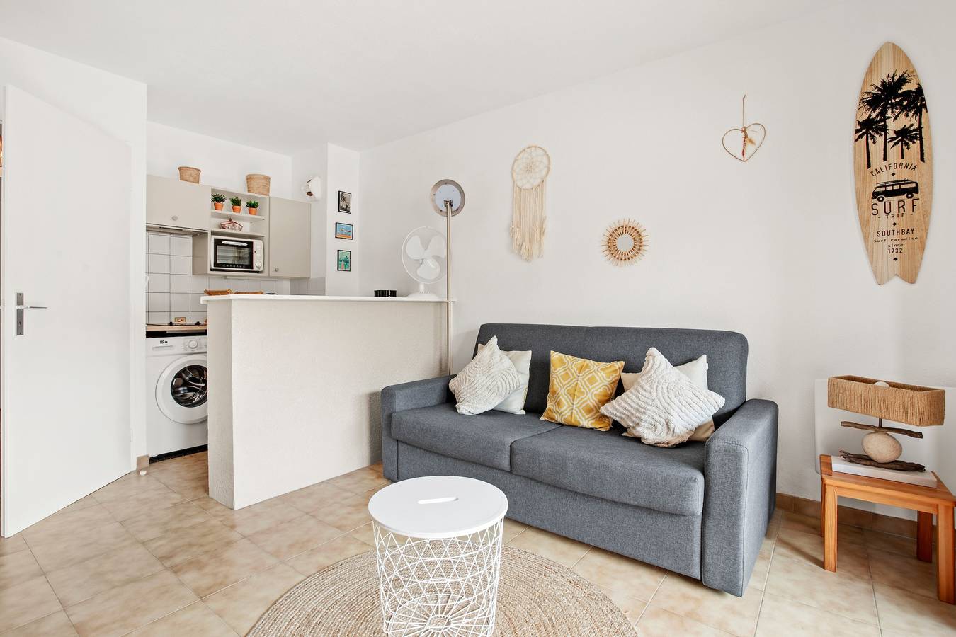 Appartement entier, Studio 'Le Castello 150m De La Plage' avec terrasse privée in Saint-Aygulf, Fréjus