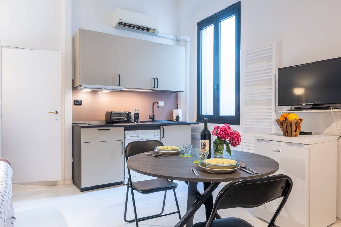 Entire apartment, Guesthost - Cozy Studio near Università di Parma in Oltretorrente (Parma), Parma