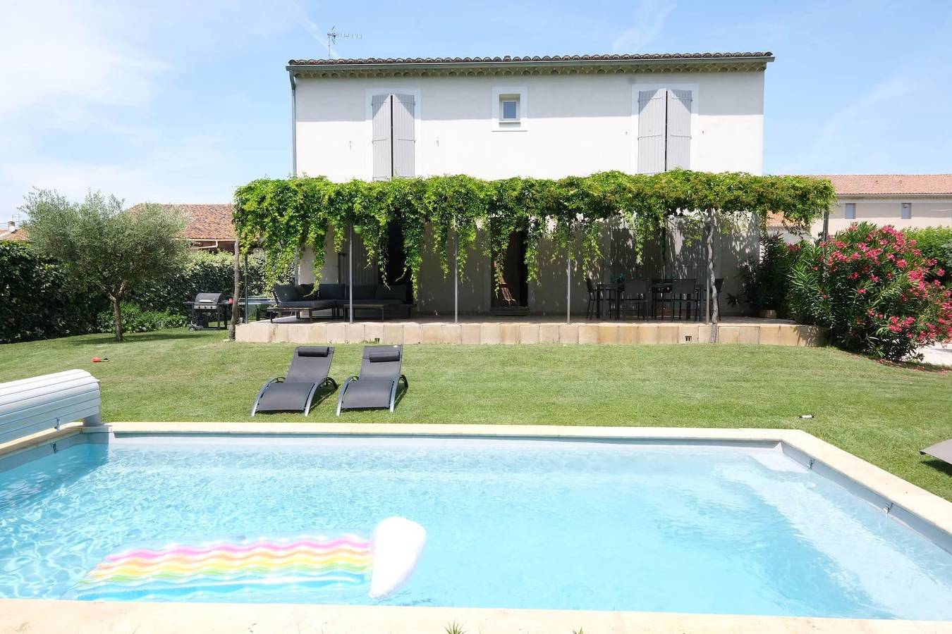 Location villa piscine chauffée Bédarrides 6 personnes in Bédarrides, Vaucluse