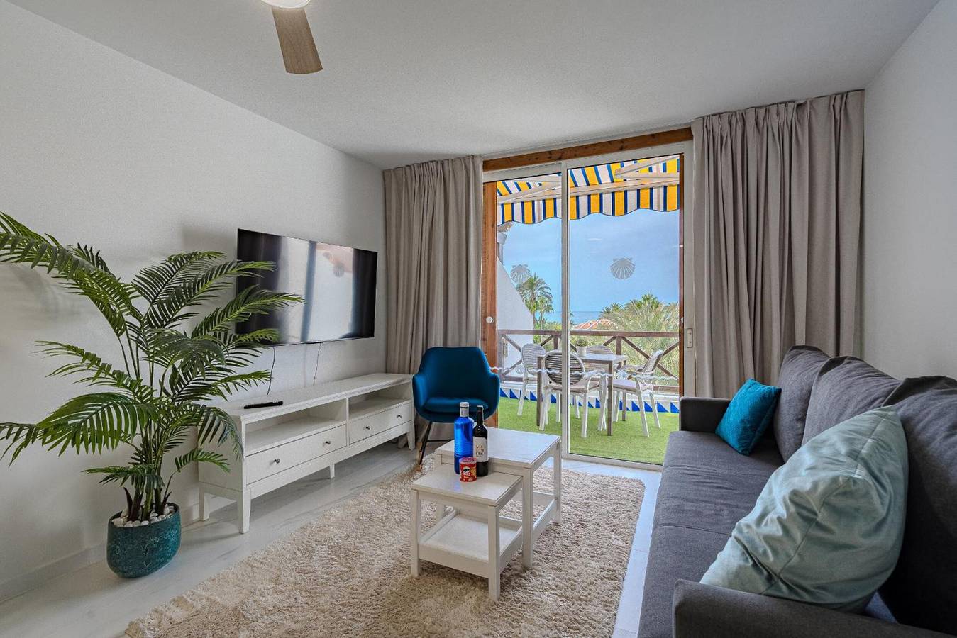 Appartement entier, Appartement de vacances '1bed Duplex Las Americas' avec vue sur la mer, piscine partagée et Wi-Fi in Playa de las Américas, Arona