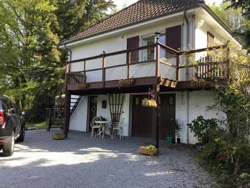 Gîte pour 2 personnes, avec vue ainsi que jardin et piscine à Magnac-Laval