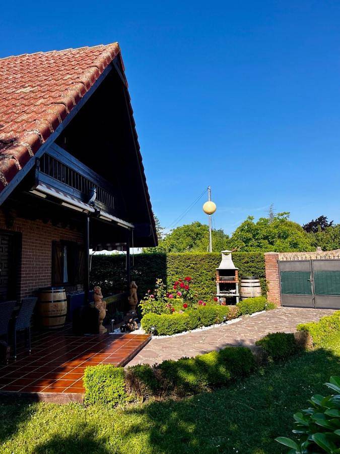 Casa de vacaciones para 4 personas, con Balcón y Terraza además de Jardín y Piscina en Álava - 2