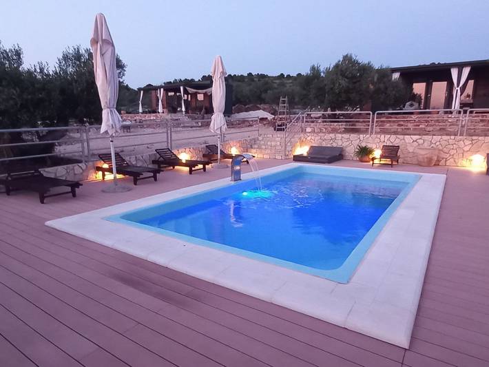 Ferienpark für 4 Personen, mit Balkon und Terrasse sowie Garten und Pool in Kroatien