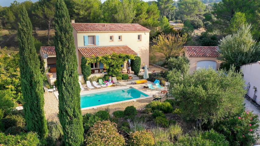 Gîte pour 8 personnes, avec piscine