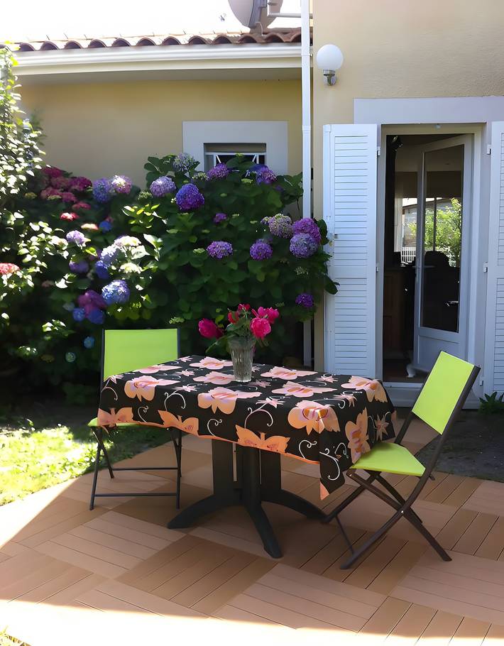 Bed and Breakfast 'Chambre Christy - Chez Claudine' con balcón y Wifi in Le Teich, Region de Arcachon