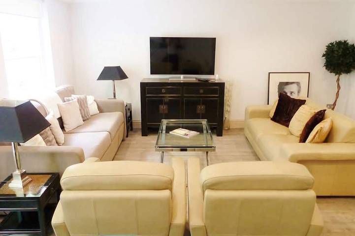 Holiday rental for 14 people in Kensington and Chelsea