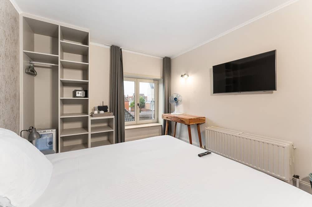 Charming Room in Historic Hotel in Bruges, Flandre-Occidentale