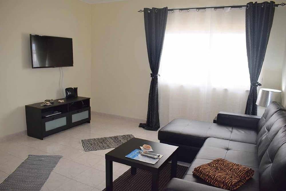 Apartamento inteiro, Quarteira T2 Centro, terraço comum com vista mar in Quarteira, Distrito de Faro