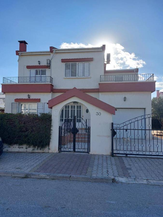 Villa voor 9 personen, with Balkon and Terras as well as Tuin and Zwembad in Istanbul