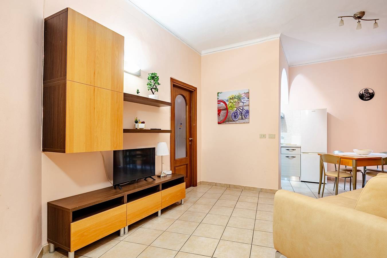 Entire apartment, Apartment 'The Moonlight' with Balcony, Wi-Fi and Air Conditioning in Turin, Turin Province