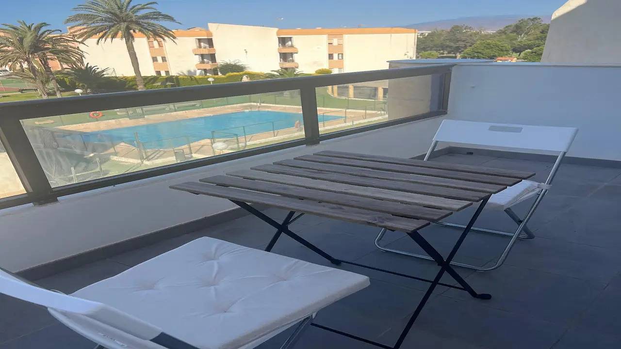Entire holiday apartment, Holiday apartment for 3 people with pool in Retamar, Almería
