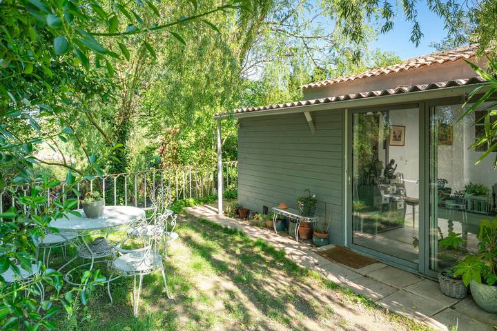 Maison de vacances 'En Bord De Sorgue' avec piscine privée, terrasse privée et Wi-Fi in Châteauneuf-de-Gadagne, Vaucluse