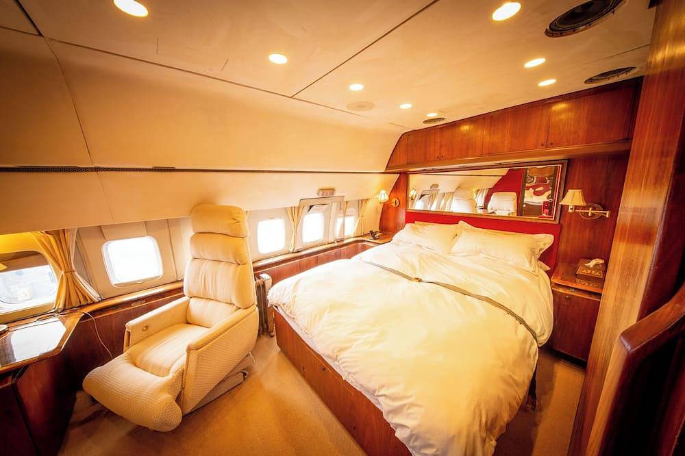 Pytchair Boeing 727 Private Jet Hotel in Bristol, South West England