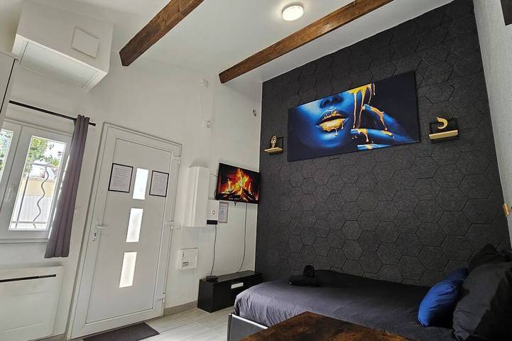 Maisonnette Grande Hauteur Near Paris & Stade De France in Drancy, Sena-Saint Denis