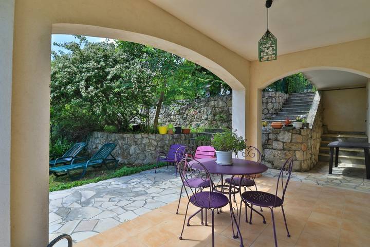 Gîte pour 4 personnes, avec terrasse et jardin à Le Bar-sur-Loup