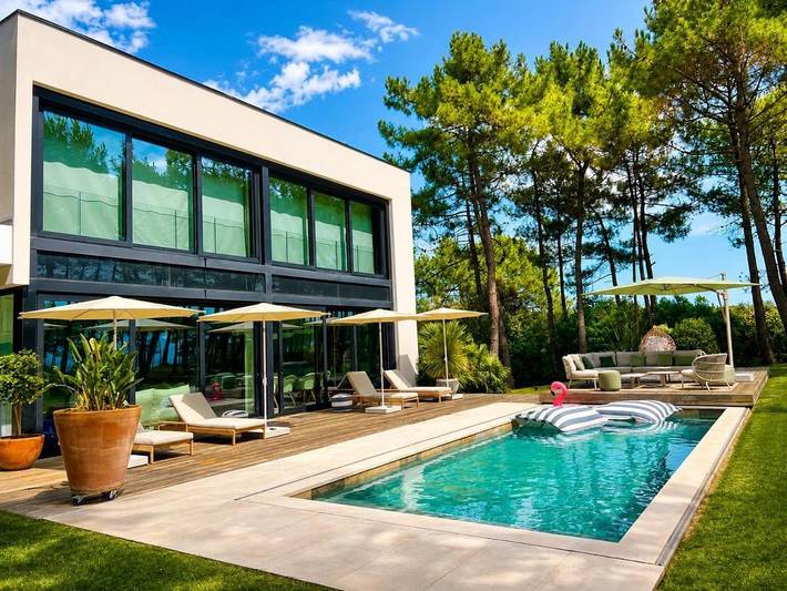 Villa pour 11 personnes, avec Terrasse et Jardin ainsi que Piscine et Vue
