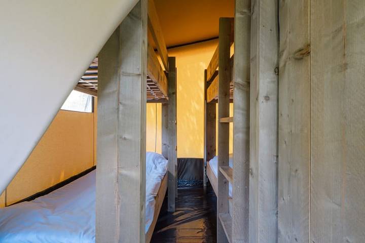 Tente pour 6 personnes, avec terrasse ainsi que jardin et sauna dans l' Aveyron - 4