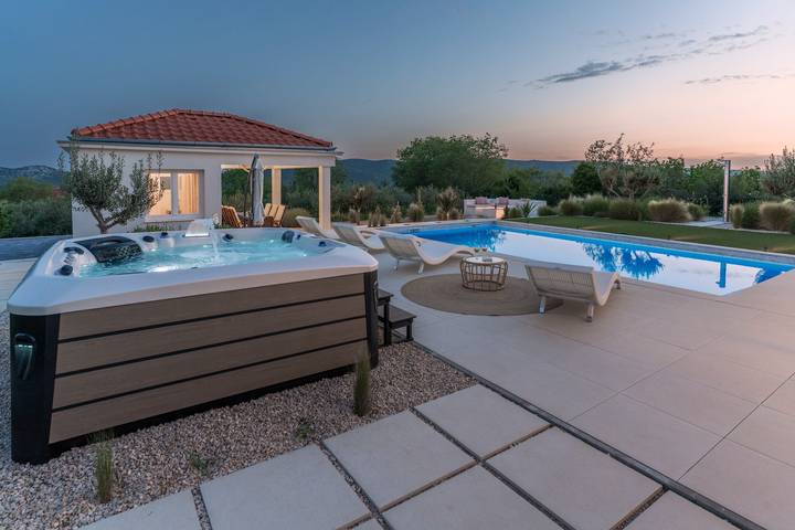 Villa für 6 Personen, mit Seeblick und Terrasse sowie Garten in Dalmatien - 4