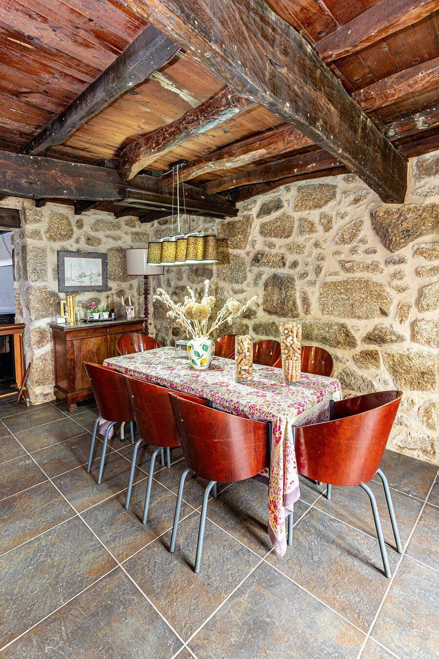 Gemütliches Gästehaus mit Küche in der Nähe von Ribeira da Teixeira in Beira Interior Norte, Vela