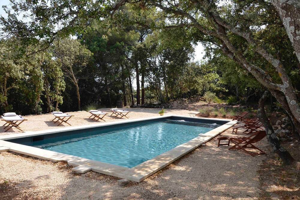Old sheepfold with private pool in Bonnieux, Parque natural regional del Luberon