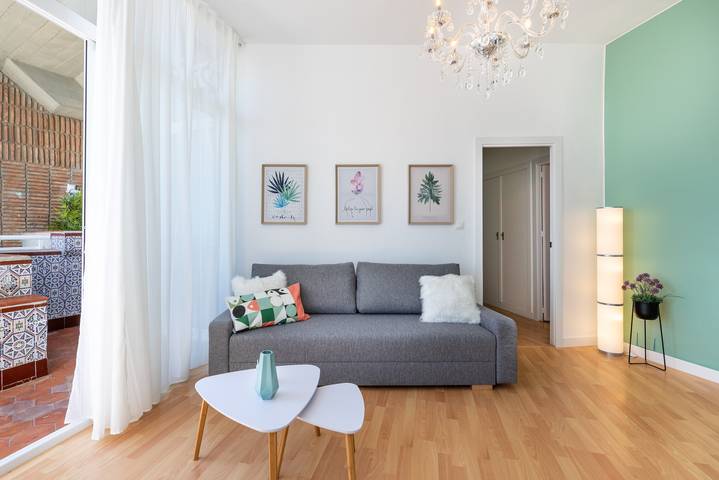 Entire apartment, Apartment 'Mirador' with Sea View, Wi-Fi and Air Conditioning in Torremolinos Centre, Torremolinos