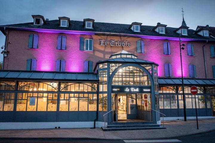 Hôtel pour 3 personnes, avec Terrasse ainsi que Jardin et Sauna à Vic-en-Bigorre