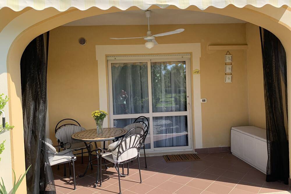 Apartamento entero, Amplio apartamento en planta baja moderna ventilado, con terraza privada y jardín in Pizzo, Provincia de Vibo Valentia