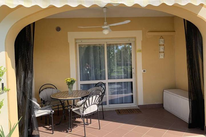Appartamento intero, Spazioso, arioso appartamento al piano terra moderno con terrazza privata e giardino in Pizzo, Provincia di Vibo Valentia