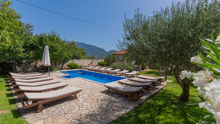 Villa Popovica Dvori by Villas Guide in Šestanovac, Makarska Riviera