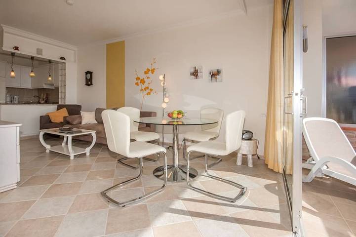 Apartamento entero, Apartamento con fantásticas vistas panorámicas al Teide y al mar, balcón orientado al oeste in Puerto de la Cruz, Tenerife Norte