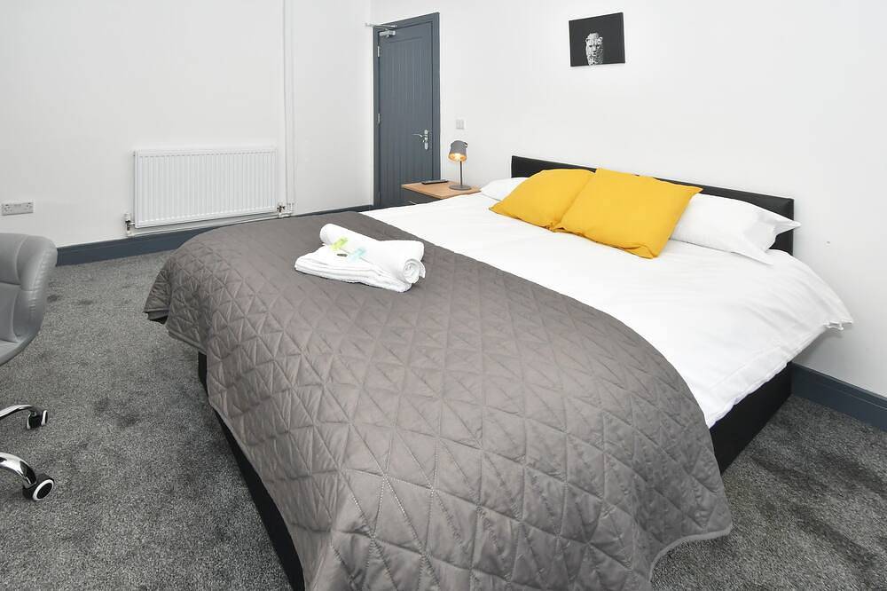 Doppelzimmer-Gemeinsames Badezimmer-with Tv in Crewe, Cheshire East