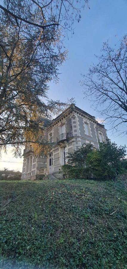 Location de vacances pour 2 personnes, avec jacuzzi et sauna ainsi que jardin et piscine à Bazoges-en-Pareds - 3