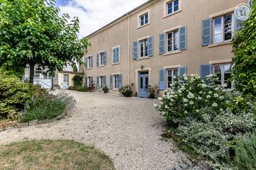 Gîte pour 14 personnes, avec jardin et terrasse, animaux acceptés à Matour