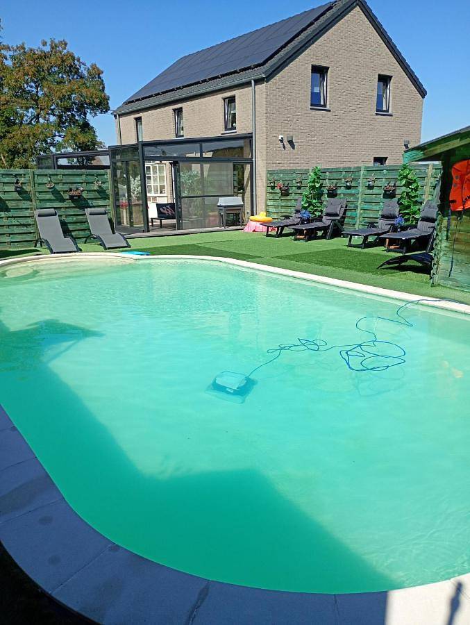 Appartement de vacances pour 2 personnes, avec Terrasse et Jardin ainsi que Piscine et Vue à Yvoir