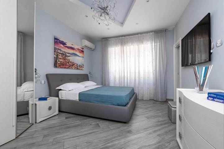 Entire apartment, Partenope – Elegant Design Apartment in the Heart of Sorrento Coast in Piano di Sorrento, Naples Province
