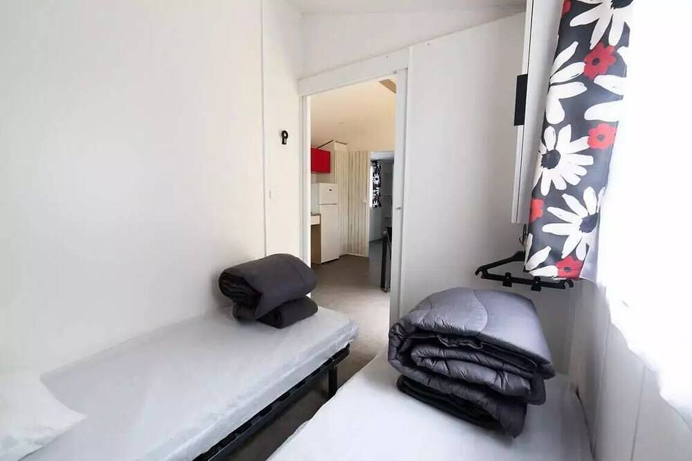 Mobil-home Pmr - 31m2 - 2 chambres - terrasse couverte - (mobil-home adapté aux Personnes à Mobilité Réduite) - 4 personnes in Bénodet, Région de Quimper