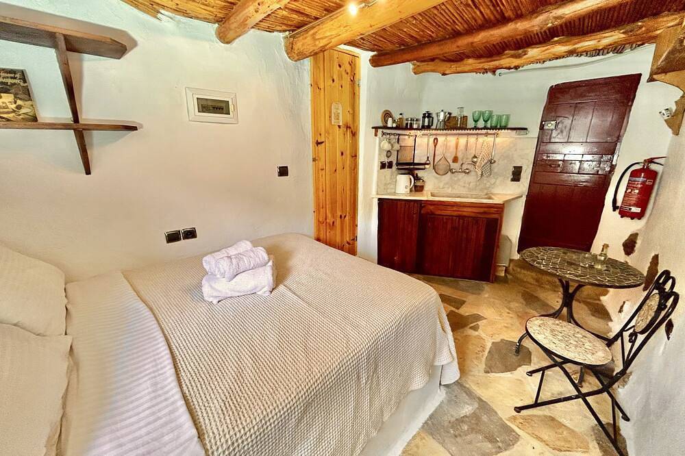 \"Kelari\"  300 years old cottage \"Natura cottages\" with sea view  shared garden in Lasithi