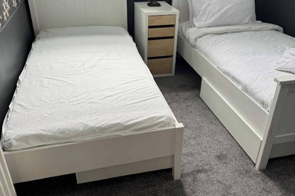 Holiday Home of the Month! Finchley, Sleeps 5 in London, South East England
