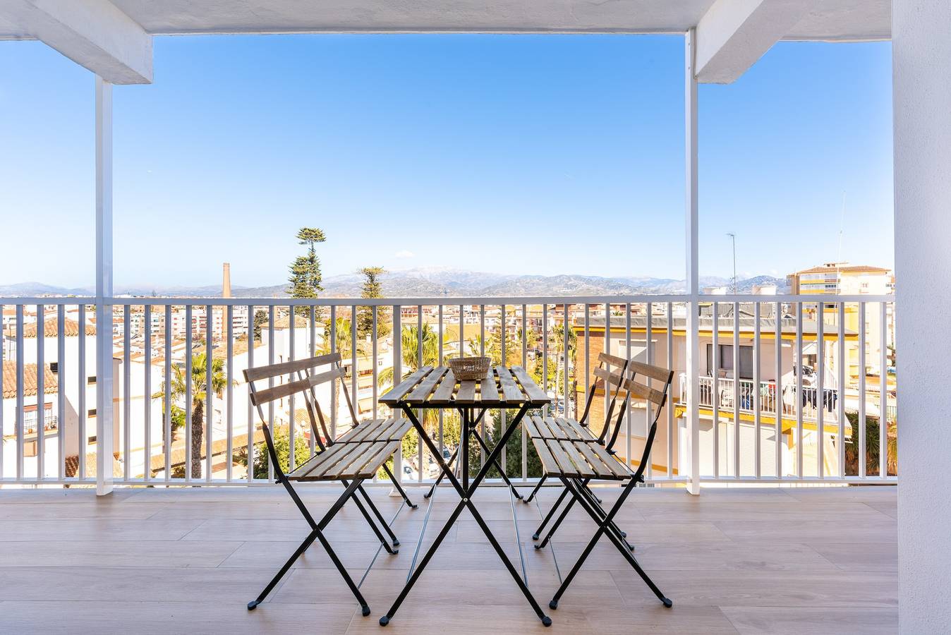 Apartamento entero, Apartamento 'Piso Estrella 031' con terraza privada, Wi-Fi y aire acondicionado in Playa de Torre del Mar, Torre del Mar
