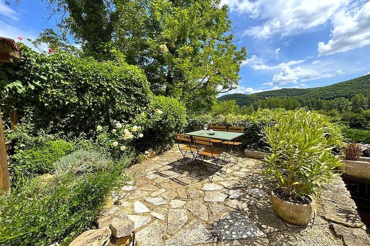 Location de vacances pour 6 personnes, avec jardin et terrasse, animaux acceptés à Saint-Vincent-de-Cosse