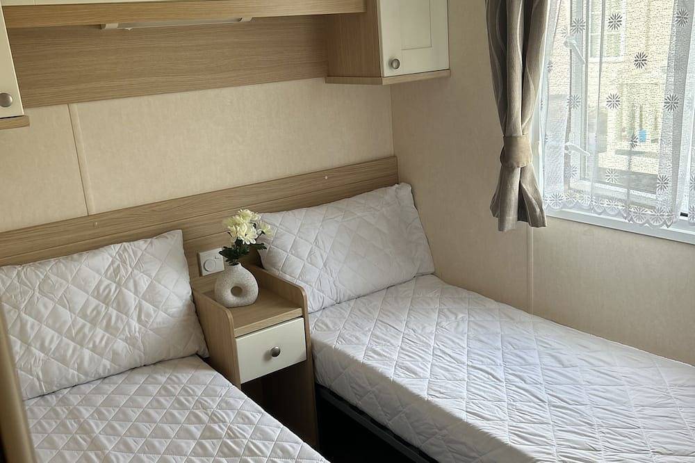 Lovely 3 bed caravan near the beach, ideal for families! in St Osyth, Essex