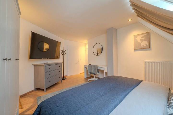 Ganze Wohnung, Großzügige Dachgeschoss-Suite 3 Schlafzimmer Küche & Essbereich in Lüneburg, Nordheide
