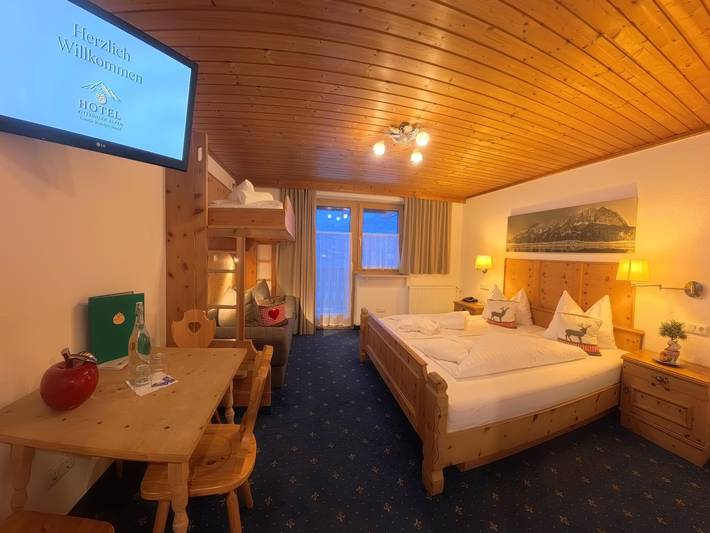 Hotel für 2 Personen, mit Garten und Sauna, kinderfreundlich in Oberndorf in Tirol - 4