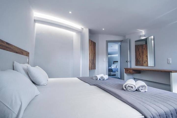 Hôtel pour 2 personnes, avec jacuzzi ainsi que balcon et piscine