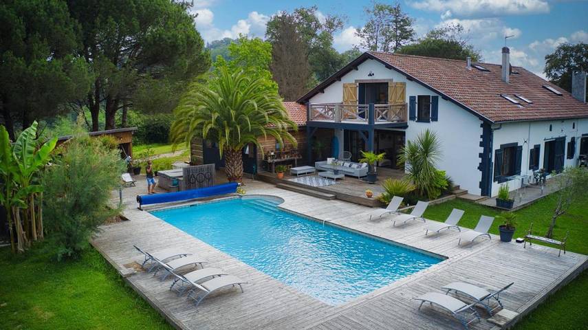 Maison de vacances pour 6 personnes, avec Jacuzzi et Terrasse ainsi que Jardin et Piscine