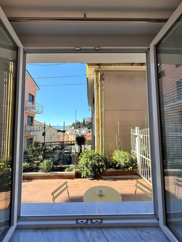 'Joyfül Accomodation Camera 1' mit Wi-Fi und Klimaanlage in Bagni Castelletto beach, Finale Ligure Gemeinde