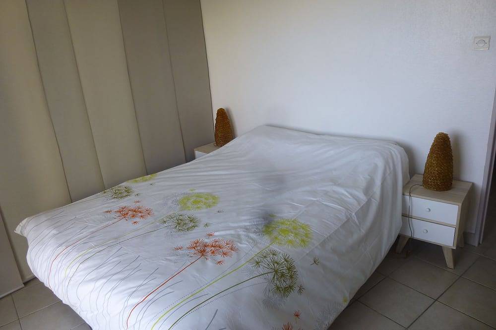 Appartement entier, App Rdc, front de mer, ensoleillé, jardinet bel espace in Frontignan, Côte méditerranéenne (France)