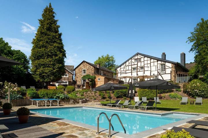 Hôtel pour 7 personnes, avec piscine ainsi que jardin et bassin pour enfant, animaux acceptés dans La Gleize