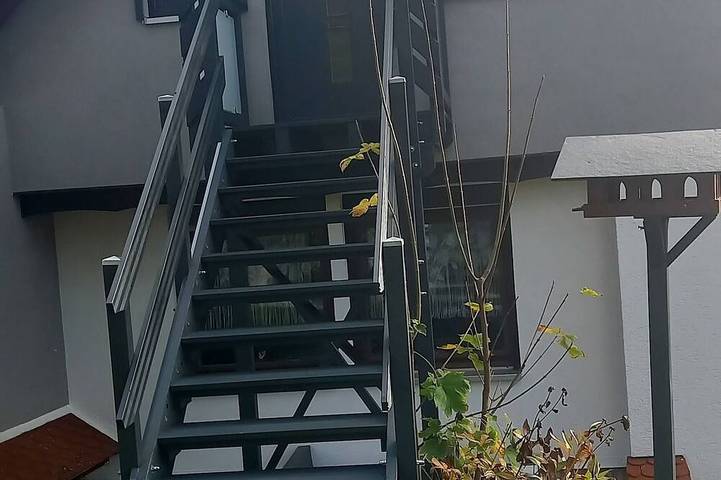 Ganze Wohnung, Kleine, gemütliche und klimatisierte  Dachgeschosswohnung Bino in Heppenheim, Bergstraße